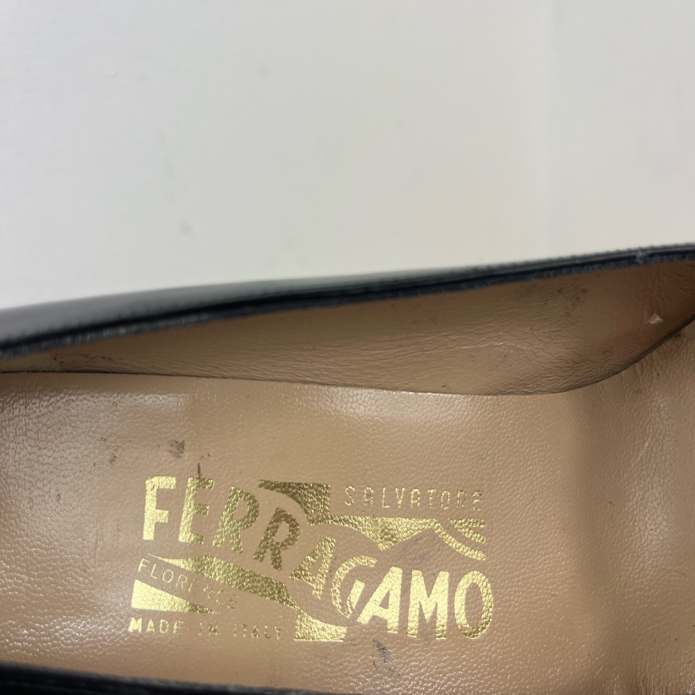 Vintage Salvatore Ferragamo Iconic Logo Heels Sz 7 1/2 - Picture 10 of 13